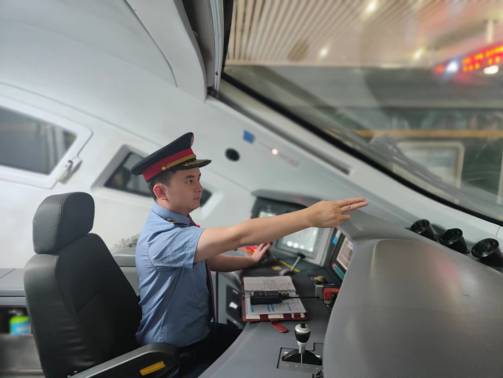 魏海鹏1.jpg 魏海鹏1.jpg