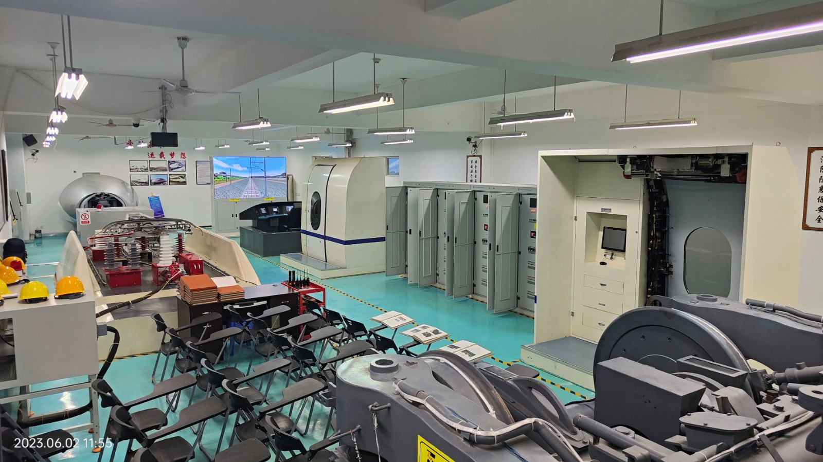 动车组机械师实训室1.jpg 动车组机械师实训室1.jpg