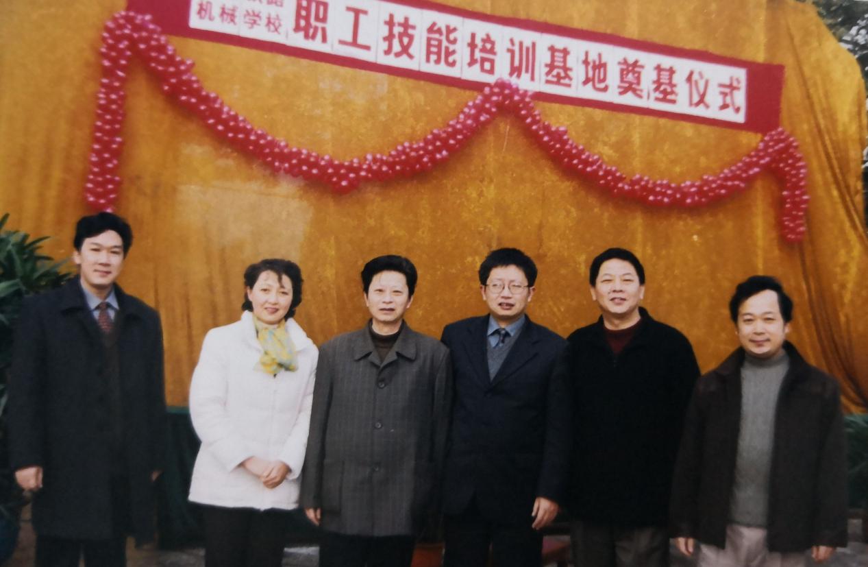 图片124.jpg 图片124.jpg