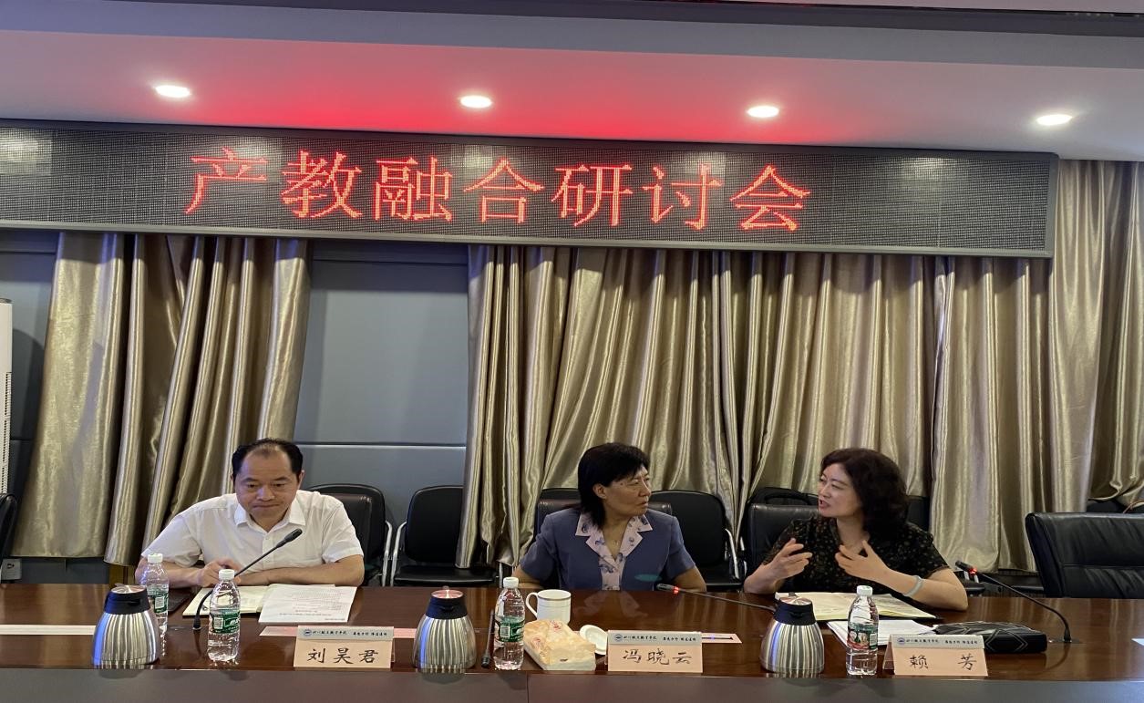 西南交通大学原副校长冯晓云教授莅临米兰官网指导产教融合工作2.jpg
